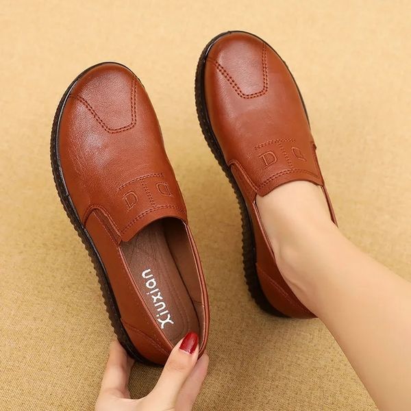 dress shoes moccasins mom flats shoes soft sole loafers round toe shoes spring and autumn flat sole non slip female casual leather shoes 230, Black
dress shoes moccasins mom flats shoes soft sole loafers round toe shoes spring and autumn flat sole non slip female casual leather shoes 230, Black