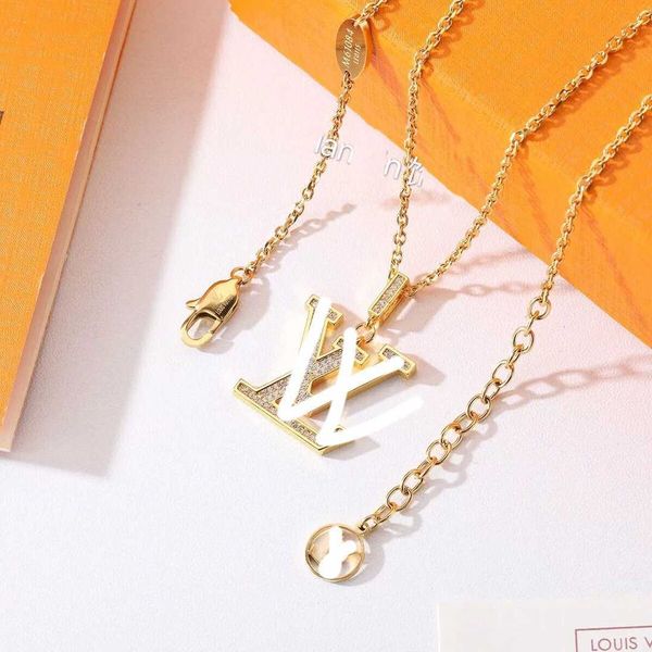 2023 designer lvjia's new crystal diamond v-letter versatile couple style necklace for his girlfriend, Black
2023 designer lvjia's new crystal diamond v-letter versatile couple style necklace for his girlfriend, Black