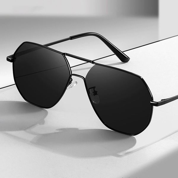 new fashion luxury polarized sunglasses for men and woman big frame frog mirror double beam colorful discoloration., White;black
new fashion luxury polarized sunglasses for men and woman big frame frog mirror double beam colorful discoloration., White;black