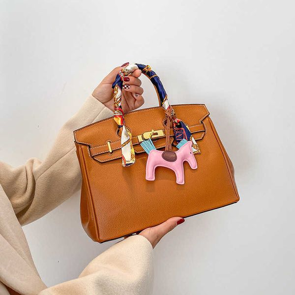 h bag solid color kel bag air commuting handbag pu trend 2022 summer simple trend one shoulder messenger bag women's bag 5i9d
h bag solid color kel bag air commuting handbag pu trend 2022 summer simple trend one shoulder messenger bag women's bag 5i9d