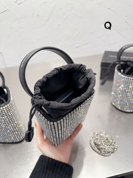 crystal bucket bag mini tote bags fashion crossbody purse women shoulder handbags diamonds triangular sheet metal drawstring binding cell ph
crystal bucket bag mini tote bags fashion crossbody purse women shoulder handbags diamonds triangular sheet metal drawstring binding cell ph