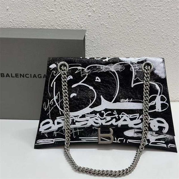 2023 new genuine leather women's bag graffiti crush hourglass one shoulder handheld crossbody
2023 new genuine leather women's bag graffiti crush hourglass one shoulder handheld crossbody