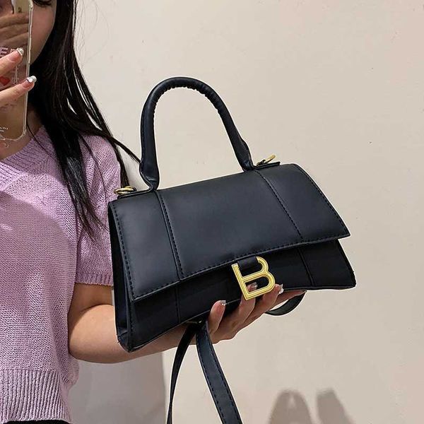 wanghong same style foreign bag women's 2023 new fashion crossbody versatile family crocodile pattern hourglass character
wanghong same style foreign bag women's 2023 new fashion crossbody versatile family crocodile pattern hourglass character