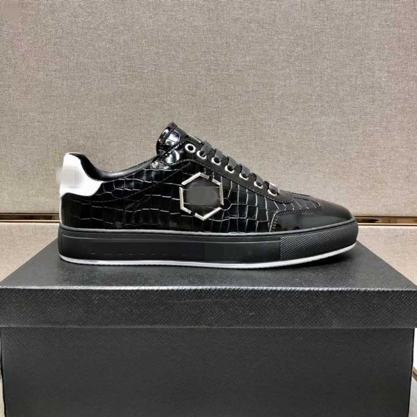 luxury designer shoes casual sneakers breathable mesh stitching metal elements size38-45, Black
luxury designer shoes casual sneakers breathable mesh stitching metal elements size38-45, Black