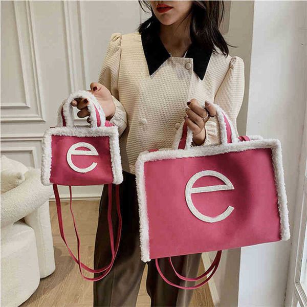 designer autumn and winter totes women's crossbody bag single shoulder messenger tote bag fashion lamb cashmere splicing plush handbag
designer autumn and winter totes women's crossbody bag single shoulder messenger tote bag fashion lamb cashmere splicing plush handbag