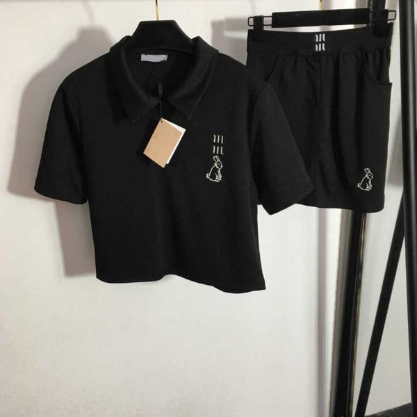 23ss womens tracksuits womens designer clothing rabbit embroidered logo lapel short sleeve letter webbing high waist short half skirt sets w, White
23ss womens tracksuits womens designer clothing rabbit embroidered logo lapel short sleeve letter webbing high waist short half skirt sets w, White