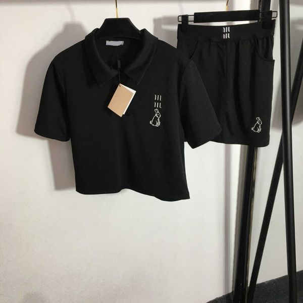 23ss womens tracksuits womens designer clothing rabbit embroidered logo lapel short sleeve letter webbing high waist short half skirt sets w, White
23ss womens tracksuits womens designer clothing rabbit embroidered logo lapel short sleeve letter webbing high waist short half skirt sets w, White