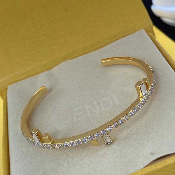 2023 designer new fenjia f letter rhinestone brass adjustable opening fashion high sense small design bracelet, Black
2023 designer new fenjia f letter rhinestone brass adjustable opening fashion high sense small design bracelet, Black