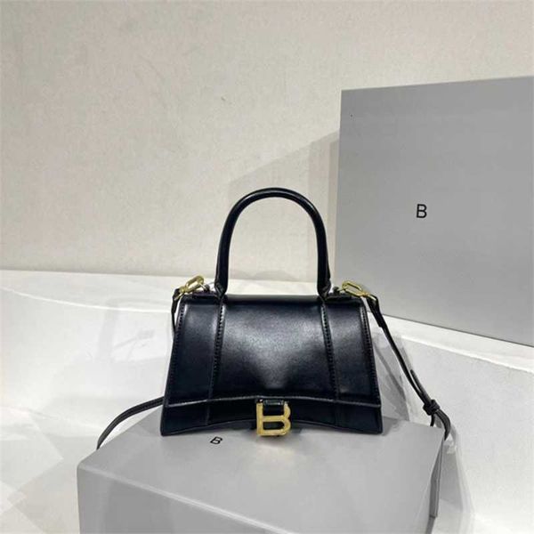 2023 new hourglass bag luxury crocodile women's single shoulder oblique straddle casual handheld
2023 new hourglass bag luxury crocodile women's single shoulder oblique straddle casual handheld