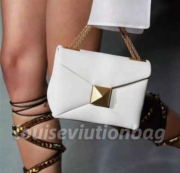 luxury fashion big studs women handbag genuine leather simple underarm shoulder bags female daily design totes purse pouch 2302
luxury fashion big studs women handbag genuine leather simple underarm shoulder bags female daily design totes purse pouch 2302