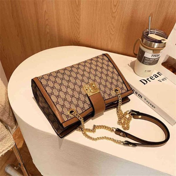 2023 designer bag hong kong genuine letter printing one shoulder chain tote women's autumn and winter messenger bag 2023 new style
2023 designer bag hong kong genuine letter printing one shoulder chain tote women's autumn and winter messenger bag 2023 new style