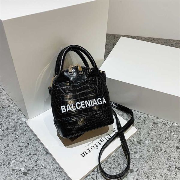 designer bag shell bag women's 2023 new one shoulder portable messenger fashion pop cargo large capacity letter stone pattern
designer bag shell bag women's 2023 new one shoulder portable messenger fashion pop cargo large capacity letter stone pattern