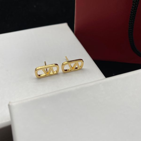 2023 fashion brand designer tiny stud earrings 18k gold v studs earrings women wedding party jewelry, Golden;silver
2023 fashion brand designer tiny stud earrings 18k gold v studs earrings women wedding party jewelry, Golden;silver