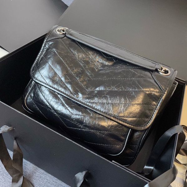 designer handbag women's one shoulder luxury handbag premium pleated vagrant bag leather clamshell classic vintage lettering logo leath
designer handbag women's one shoulder luxury handbag premium pleated vagrant bag leather clamshell classic vintage lettering logo leath