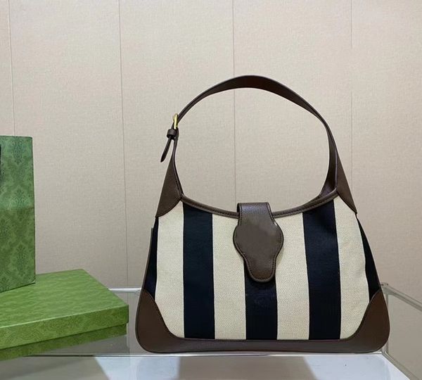 designer bag new products retro style women's bag fashion temperament commuter handbag single shoulder bag
designer bag new products retro style women's bag fashion temperament commuter handbag single shoulder bag