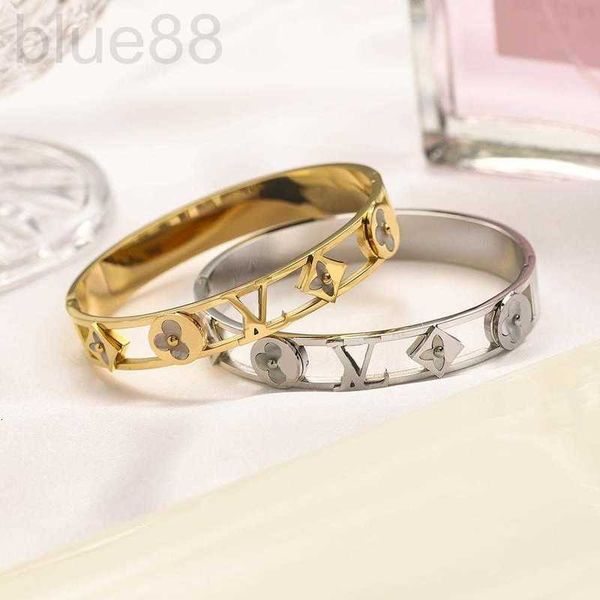 bangle designer steel small fragrant wind donkey letter hollow out pattern inlaid shell clasp bracelet four leaf grass light luxury ket9, Black
bangle designer steel small fragrant wind donkey letter hollow out pattern inlaid shell clasp bracelet four leaf grass light luxury ket9, Black