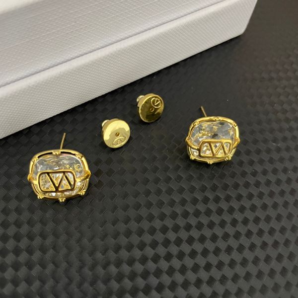 luxury brand v geometric crystal stud earring for girls simple design earrings premium jewelry accessories couple family gift, Golden;silver
luxury brand v geometric crystal stud earring for girls simple design earrings premium jewelry accessories couple family gift, Golden;silver