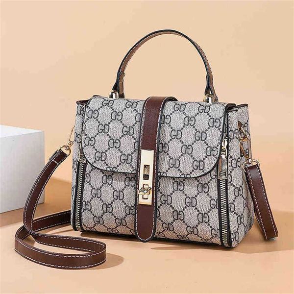 2023 designer bag foreign style handbag women's 2023 new fashion european and american printing fashion shoulder bag large capacity mes
2023 designer bag foreign style handbag women's 2023 new fashion european and american printing fashion shoulder bag large capacity mes