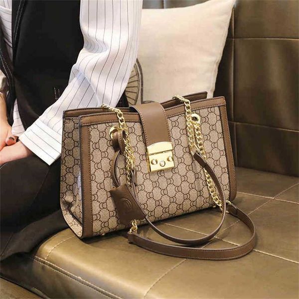 2023 designer bag sense female 2023 new fashion versatile commuter tote large capacity chain one shoulder handbag
2023 designer bag sense female 2023 new fashion versatile commuter tote large capacity chain one shoulder handbag