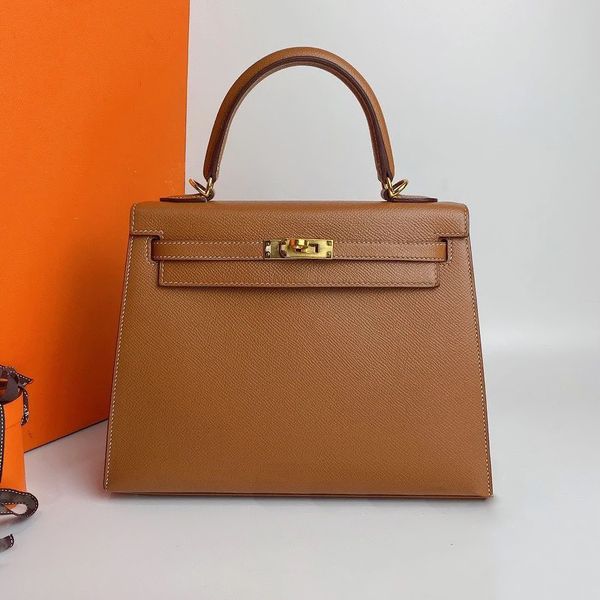 quality luxurys designers handle travel with scarf genuine leather shoulder handbags crossbody crocodile clutch bag pattern women men classi
quality luxurys designers handle travel with scarf genuine leather shoulder handbags crossbody crocodile clutch bag pattern women men classi