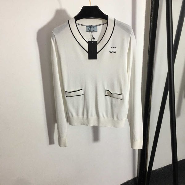 23ss women's knits shirt designer knit long sleeve women brand chest logo letter v-neck long sleeved sweater womens clothes, White
23ss women's knits shirt designer knit long sleeve women brand chest logo letter v-neck long sleeved sweater womens clothes, White