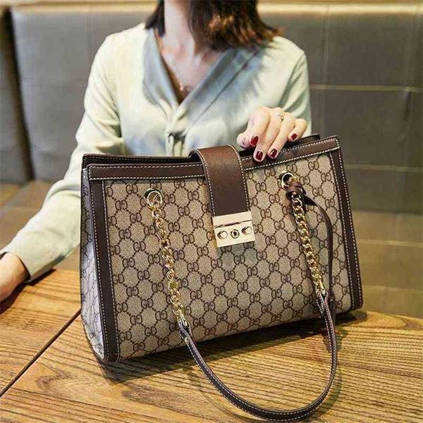 designer bag leather 2023 new women's large volume textured shoulder bag high-grade fashion portable tote bag versatile
designer bag leather 2023 new women's large volume textured shoulder bag high-grade fashion portable tote bag versatile