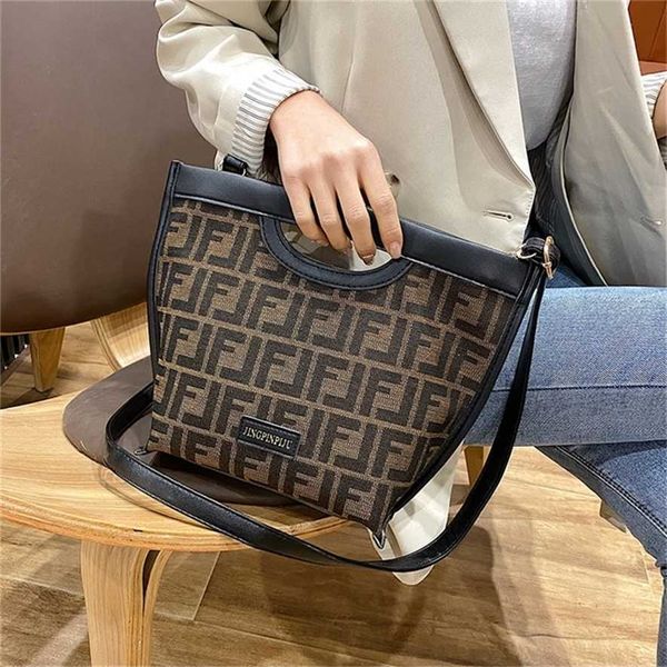 2023 designer bag handbag single small summer foreign style simple leisure hand women's messenger
2023 designer bag handbag single small summer foreign style simple leisure hand women's messenger