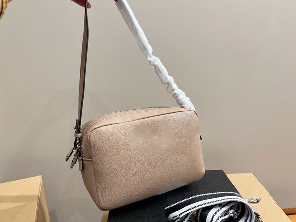luxury handbag fashion crossbody bag designer bag large capacity purse zipper double-layer camera bag four seasons style shopping bag built-
luxury handbag fashion crossbody bag designer bag large capacity purse zipper double-layer camera bag four seasons style shopping bag built-