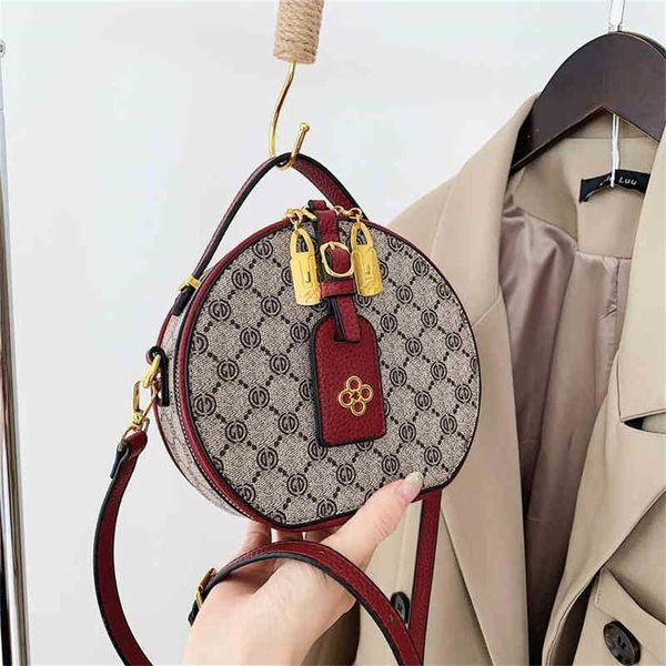 2023 designer bag korean niche shoulder 2023 new color matching small round fashion women's hand messenger bag
2023 designer bag korean niche shoulder 2023 new color matching small round fashion women's hand messenger bag