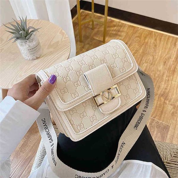 2023 designer bag bag summer fashion wide belt net red texture printed one shoulder small square bag
2023 designer bag bag summer fashion wide belt net red texture printed one shoulder small square bag