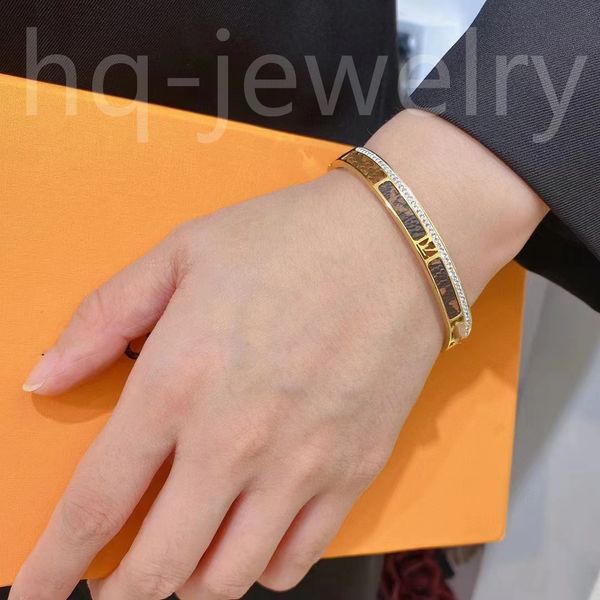 2023letter bracelets designer fashion ladygold peridot bracelets bracelet womens adjustable gold luxury valentines day gift jewelry21, Black
2023letter bracelets designer fashion ladygold peridot bracelets bracelet womens adjustable gold luxury valentines day gift jewelry21, Black