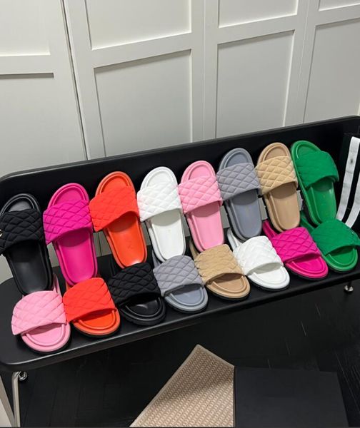 2023 luxury designer women flatsole slippers women sandals fashion outwear beach slippers anti slip outsole size 35-45, Black
2023 luxury designer women flatsole slippers women sandals fashion outwear beach slippers anti slip outsole size 35-45, Black