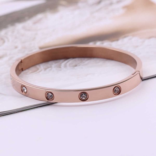 2023 designer bracelet carti jewelry bangle new women's rose gold diamond fashion simple alloy, Black
2023 designer bracelet carti jewelry bangle new women's rose gold diamond fashion simple alloy, Black