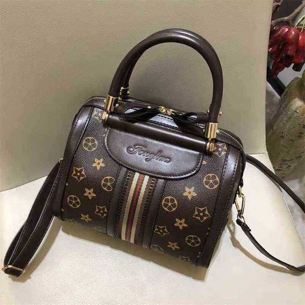 designer bag bag women's 2023 new versatile boston large capacity flower pillow single shoulder diagonal handbag
designer bag bag women's 2023 new versatile boston large capacity flower pillow single shoulder diagonal handbag