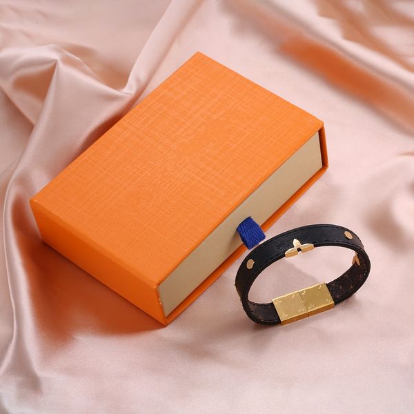 bracelets designer for women bracelet with box luxury designer charm bracelets 19cm leather bracelet never fade, Golden;silver
bracelets designer for women bracelet with box luxury designer charm bracelets 19cm leather bracelet never fade, Golden;silver