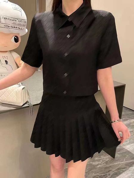 23ss designer skirts set shirt skirt suit jacquard letter lapel short sleeve shirt high waist pleated short half skirt sets women clothes, White
23ss designer skirts set shirt skirt suit jacquard letter lapel short sleeve shirt high waist pleated short half skirt sets women clothes, White