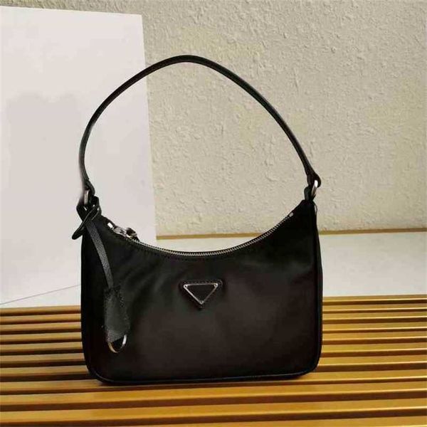 2023 designer bag hobo nylon parachute cloth armpit anti splash fashion stick handbag
2023 designer bag hobo nylon parachute cloth armpit anti splash fashion stick handbag