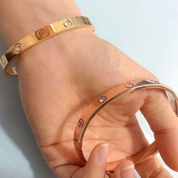 2023 designer jewelry carti love bangle small non screwdriver bracelet goddess clip simple versatile feel gift rose gold fade, Black
2023 designer jewelry carti love bangle small non screwdriver bracelet goddess clip simple versatile feel gift rose gold fade, Black