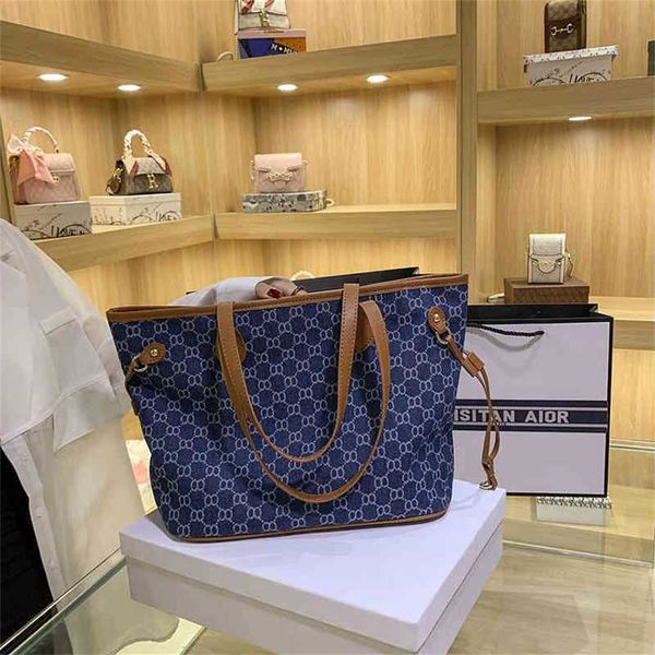 2023 designer bag handbag red women leisure one shoulder large canvas large capacity tote
2023 designer bag handbag red women leisure one shoulder large canvas large capacity tote