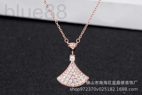 chain designer s925 sterling silver full diamond fan-shaped necklace original buckle light extravagant small skirt women's personality, Black
chain designer s925 sterling silver full diamond fan-shaped necklace original buckle light extravagant small skirt women's personality, Black