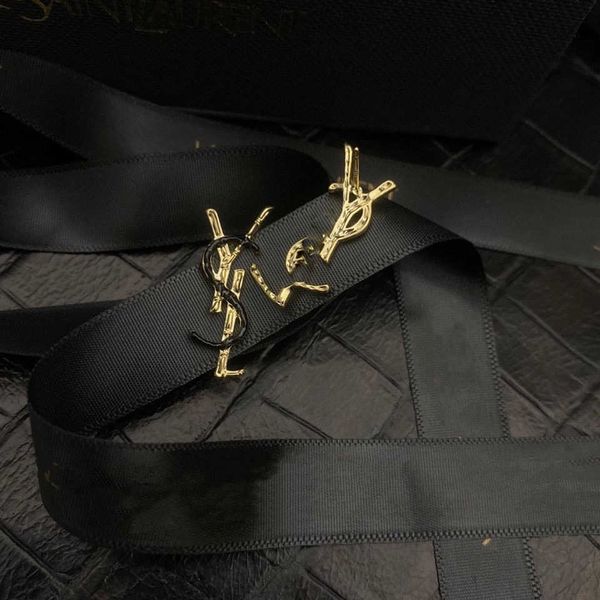2023 designer new french poplar forest star same black gold contrast letter earrings, Golden
2023 designer new french poplar forest star same black gold contrast letter earrings, Golden