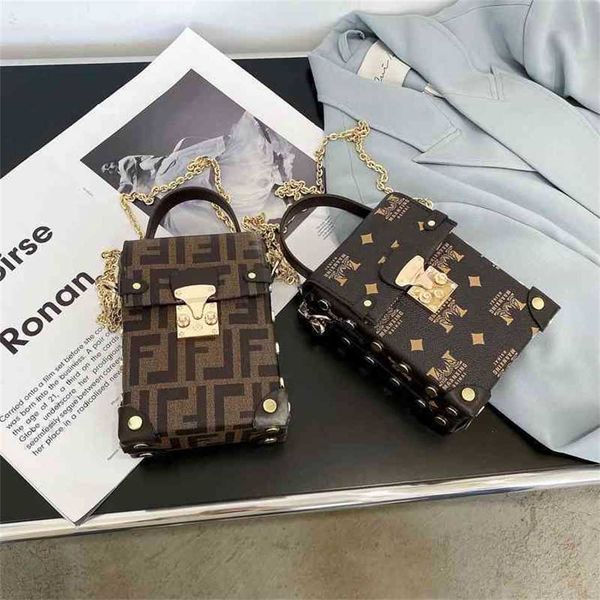2023 designer bag handbag small spring red personalized buckle single shoulder diagonal cross mobile
2023 designer bag handbag small spring red personalized buckle single shoulder diagonal cross mobile