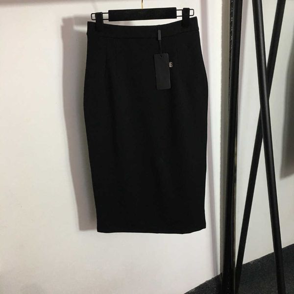 23ss long black dress suit skirt long skirts womens designer clothing alphabet hardware trim high fanny pack hip half skirt women clothes
23ss long black dress suit skirt long skirts womens designer clothing alphabet hardware trim high fanny pack hip half skirt women clothes
