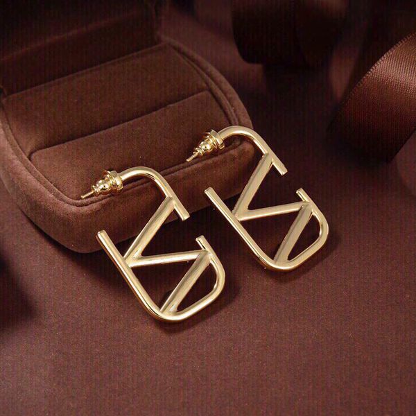 woman charm earrings v earing designer stud pearl orecchini fashion luxury gold silver vlogo ewelry hoop women ohrringe 454112, Golden
woman charm earrings v earing designer stud pearl orecchini fashion luxury gold silver vlogo ewelry hoop women ohrringe 454112, Golden