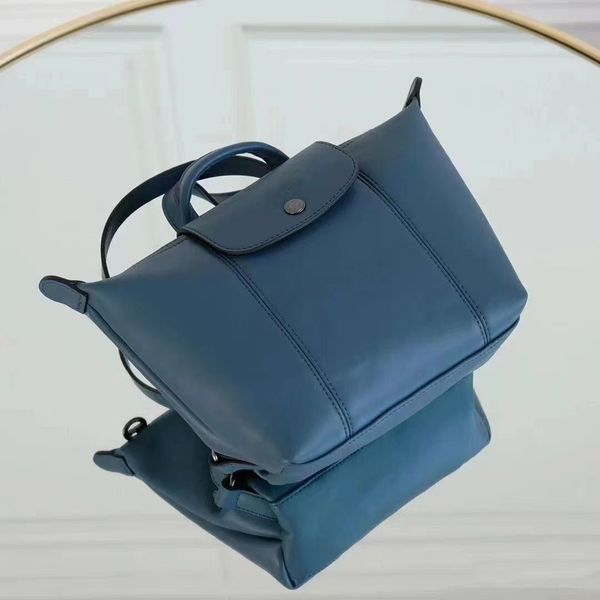high-quality leather backpack designer dumpling bag female fashion design lambskin backpack classic luxury large capacity commuting school b
high-quality leather backpack designer dumpling bag female fashion design lambskin backpack classic luxury large capacity commuting school b