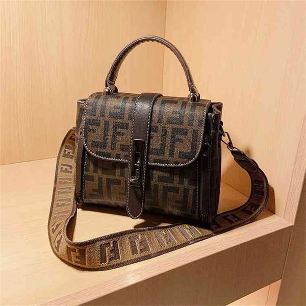 2023 designer bag handbag wanghong women's versatile leisure single foreign style popular messenger
2023 designer bag handbag wanghong women's versatile leisure single foreign style popular messenger