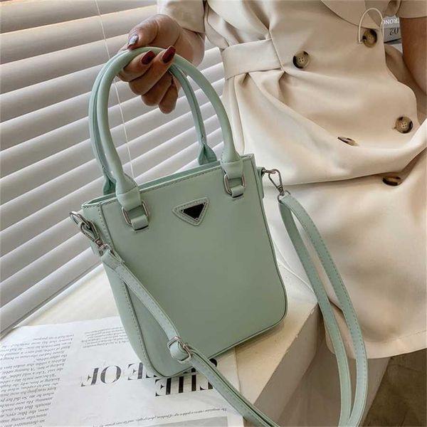 2023 designer bag handbag net red same hand tote women's summer foreign style messenger
2023 designer bag handbag net red same hand tote women's summer foreign style messenger