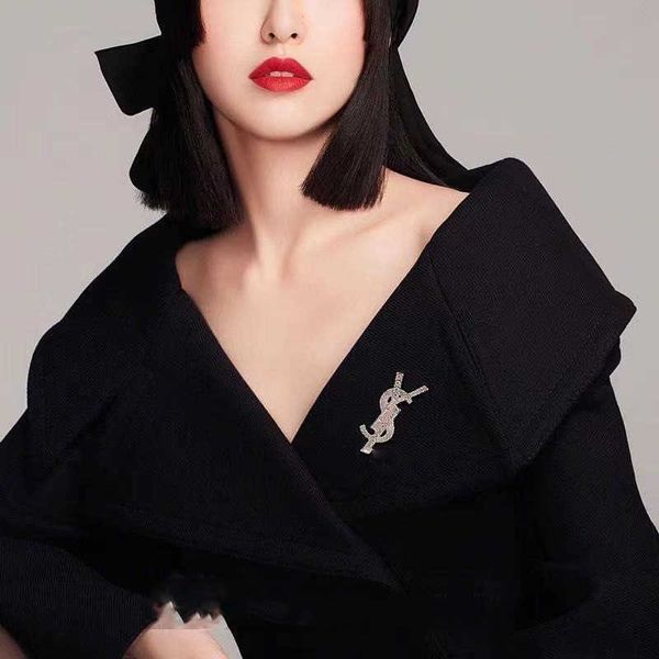 2023 designer new brooch 2021 new letter versatile women's small fragrance fashion pin anti slip collar pin, Silver
2023 designer new brooch 2021 new letter versatile women's small fragrance fashion pin anti slip collar pin, Silver