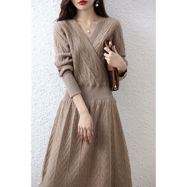 casual dresses elegant fashion cashmere sweater women dresses 100% merino wool v-neck long-sleeve casual knitted dress winter long a-line sk, Black;gray
casual dresses elegant fashion cashmere sweater women dresses 100% merino wool v-neck long-sleeve casual knitted dress winter long a-line sk, Black;gray