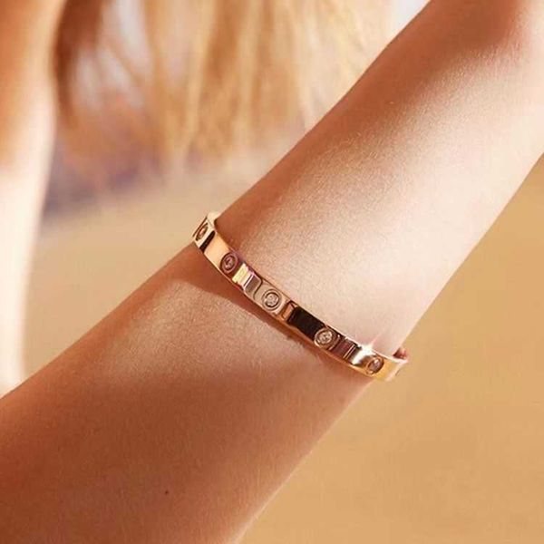 2023 designer jewelry carti love bangle titanium steel can take a bath simple and light luxurious high-end fashion diamond inlaid titanium s, Black
2023 designer jewelry carti love bangle titanium steel can take a bath simple and light luxurious high-end fashion diamond inlaid titanium s, Black